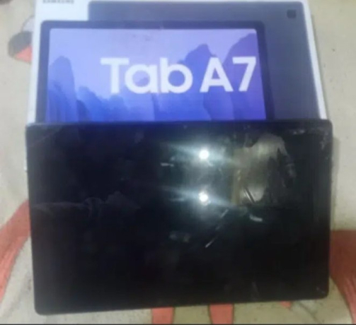 tablt-samsong-a7-bhalh-gydh-llbyaa-big-0