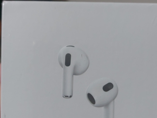 smaaa-air-pods-algyl-altalt-mkfolh-olm-tstkhdm