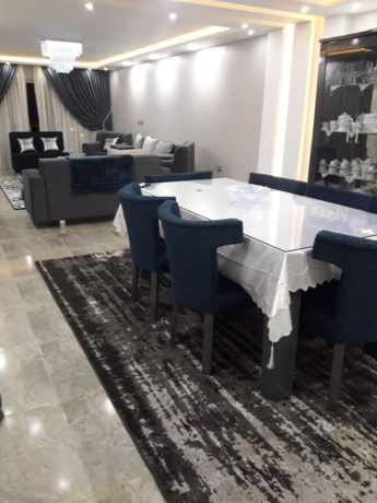 shkh-mfrosh-llbyaa-fy-oady-hof-bsharaa-32-big-2