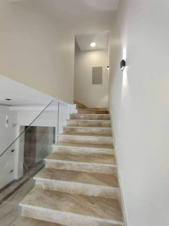 shalyh-llbyaa-fy-kombaond-tryo-gardnz-altgmaa-alkhams-big-1