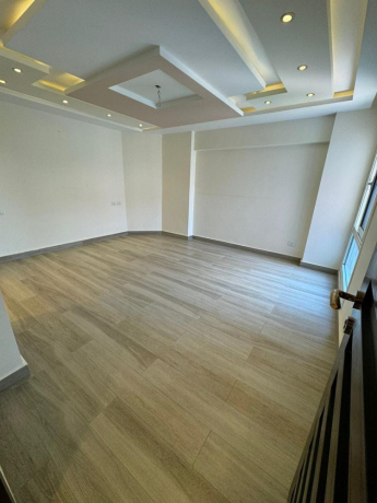 shkh-tmlyk-llbyaa-fy-altgmaa-alkhams-big-1