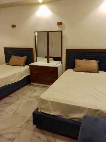 shkh-mfroshh-llaygar-fy-alaabor-tshtyb-altra-sobr-loks-big-1