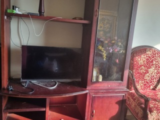 ghrf-maaysh-kaml-khshb-zan-aamol-fy-dmyat-kalgdyd