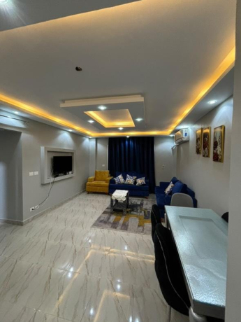 shkh-mfroshh-llaygar-fy-mdynty-big-1