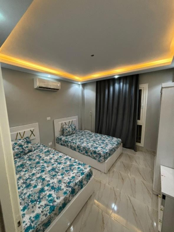 shkh-mfroshh-llaygar-fy-mdynty-big-0